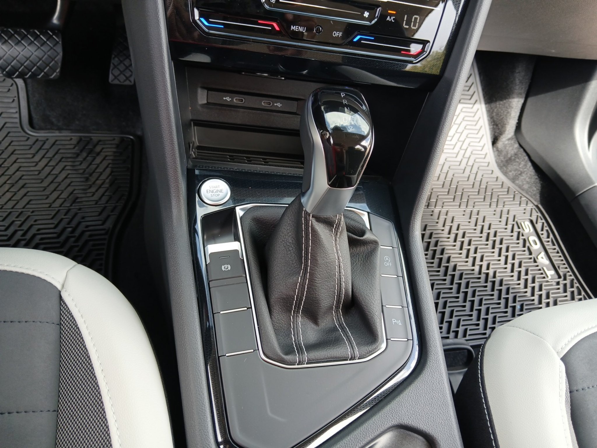 New 2027 Volkswagen Taos SE FWD image 16