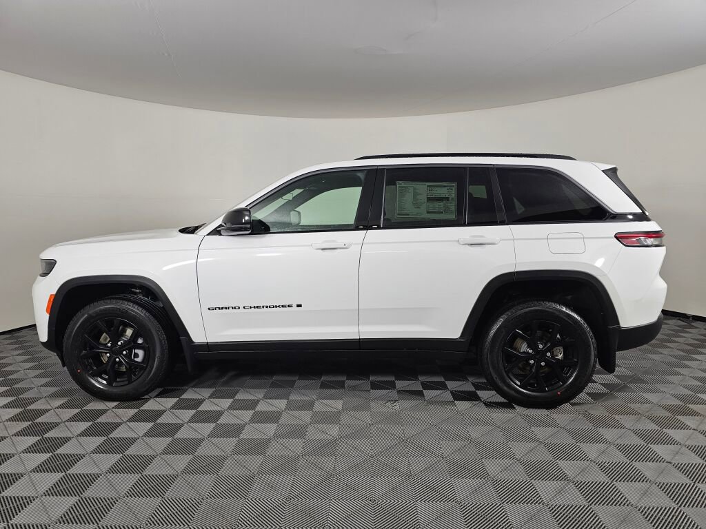 New 2026 Jeep Grand Cherokee Altitude image 7