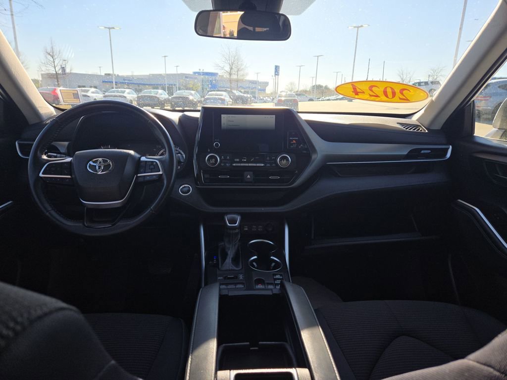 Used 2024 Toyota Highlander LE image 55