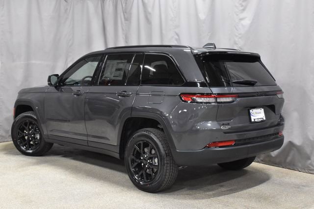 New 2025 Jeep Grand Cherokee Altitude image 7