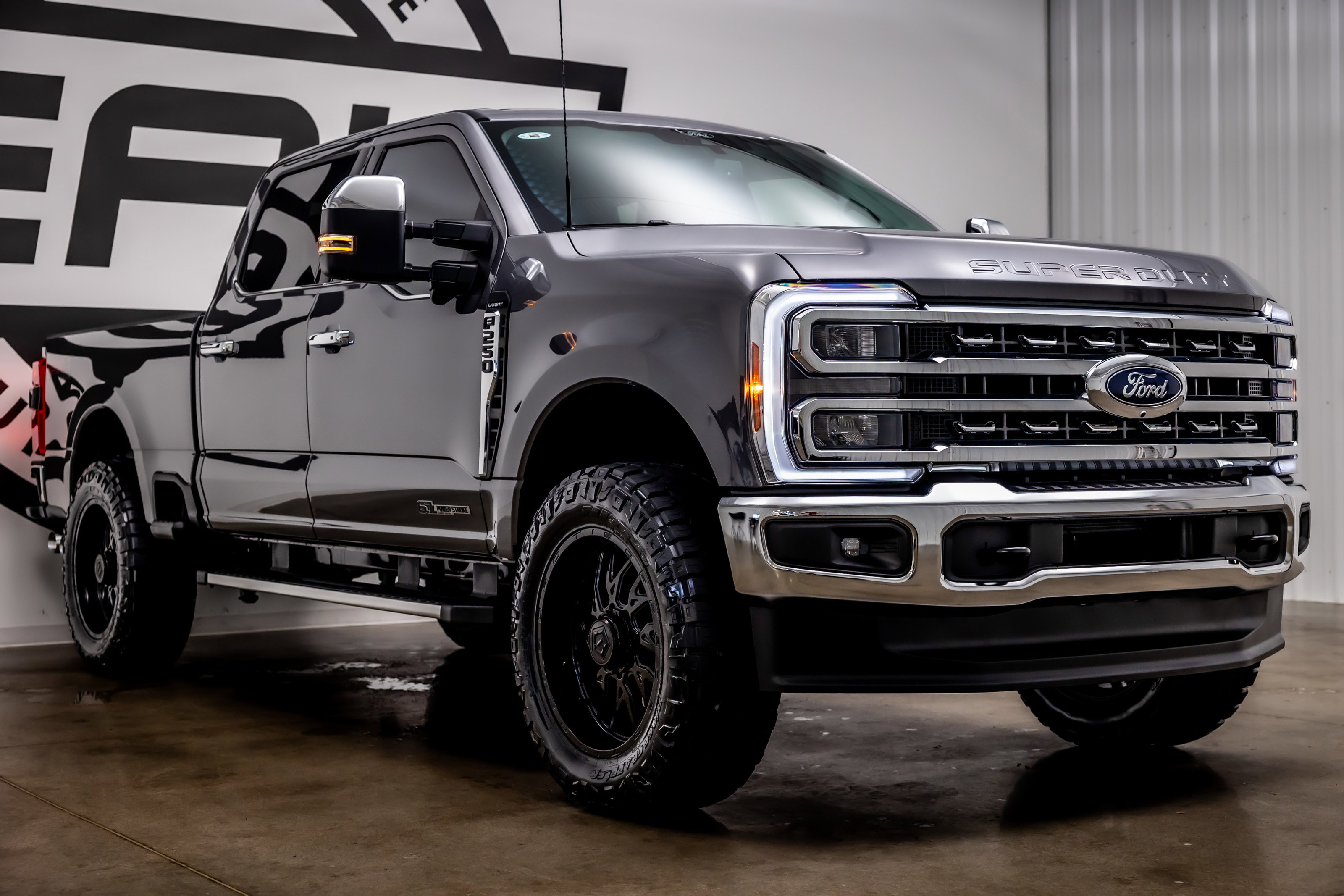 Used 2025 Ford F250 Lariat w/ Chrome Package image 28