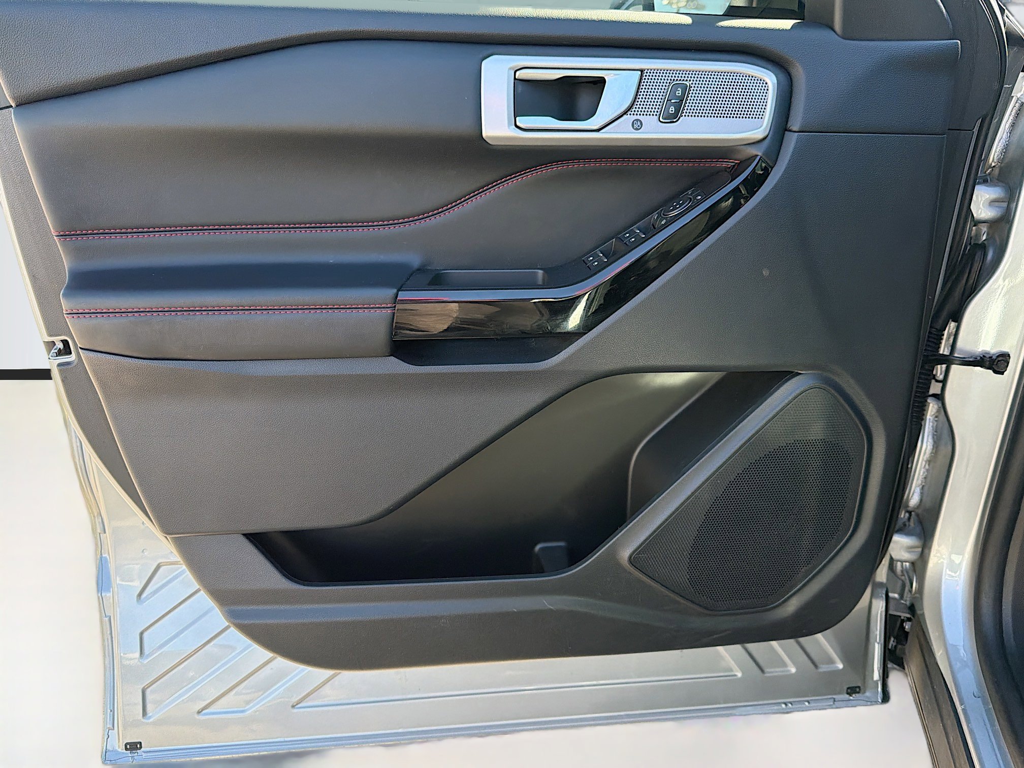 Used 2022 Ford Explorer ST-Line w/ Class IV Trailer Tow Package image 22