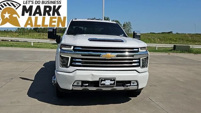 Used 2021 Chevrolet Silverado 3500 High Country w/ Technology Package AWD/4WD image 3