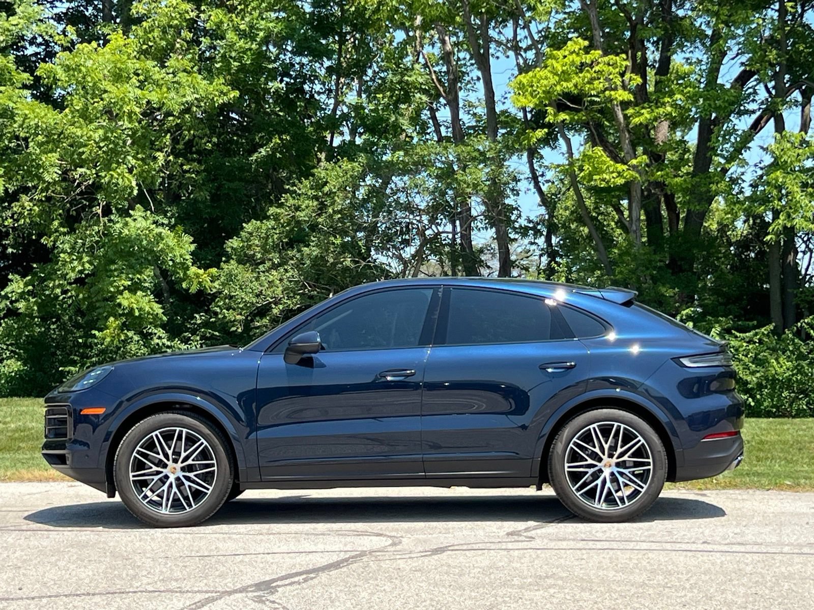 Certified 2024 Porsche Cayenne Coupe AWD/4WD image 2