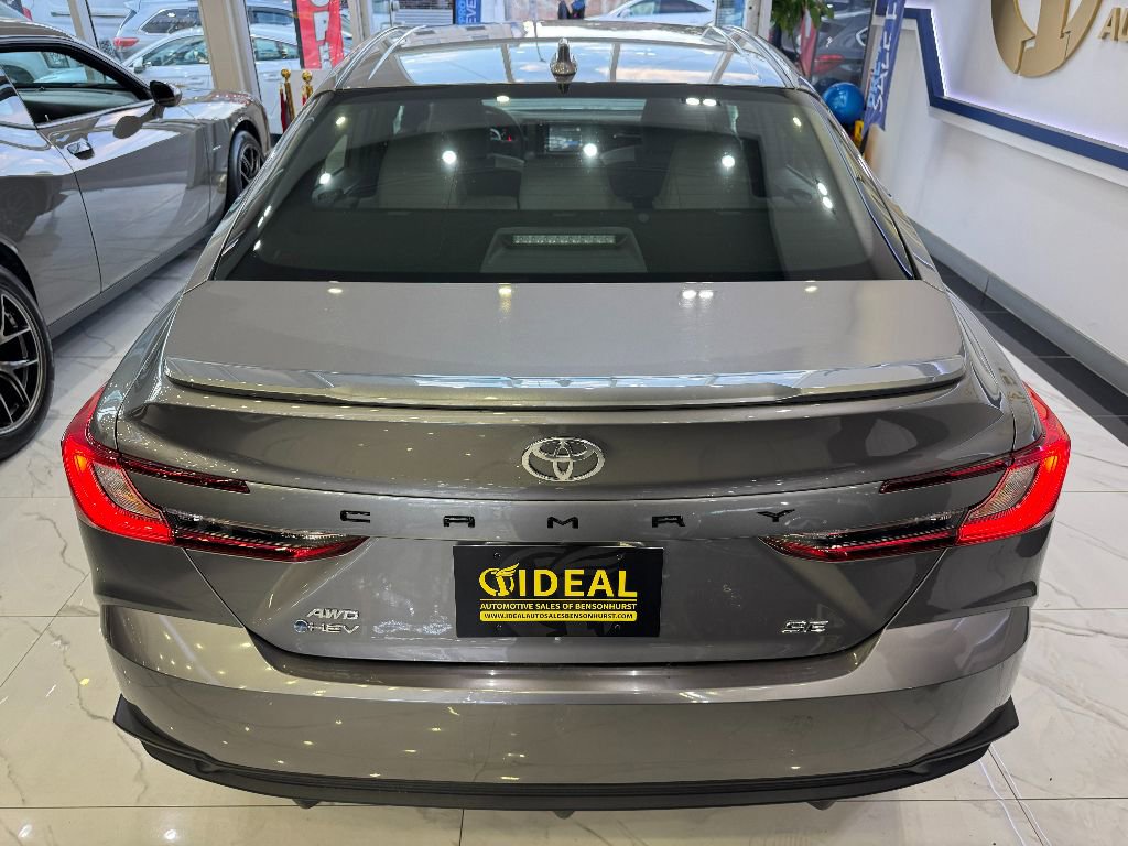 Used 2025 Toyota Camry SE image 5