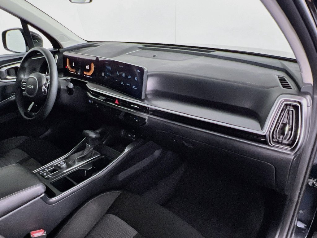 Certified 2025 Kia Sorento LX FWD image 32