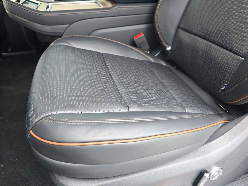 New 2025 Lincoln Navigator L Black Label image 16