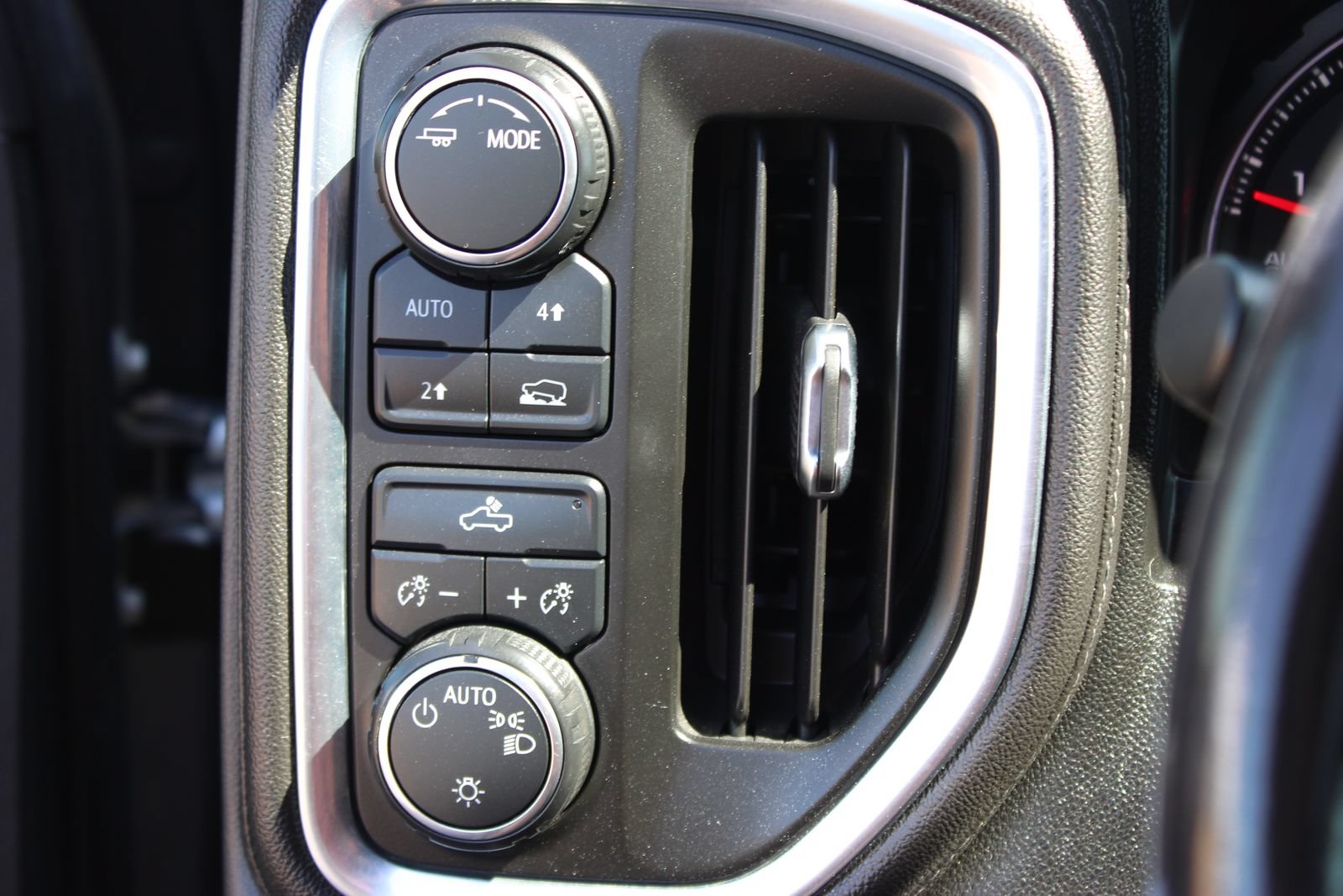 Used 2020 Chevrolet Silverado 1500 LT w/ Texas Edition AWD/4WD image 20