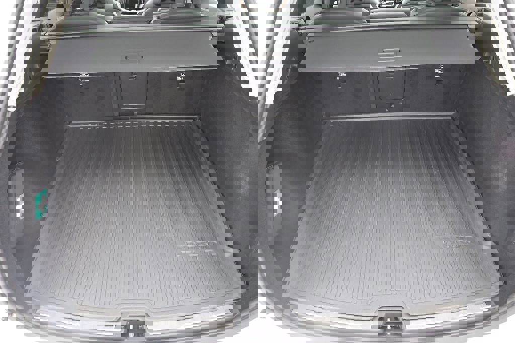 Used 2024 Volvo XC60 B5 Plus w/ Protection Package Premier image 29