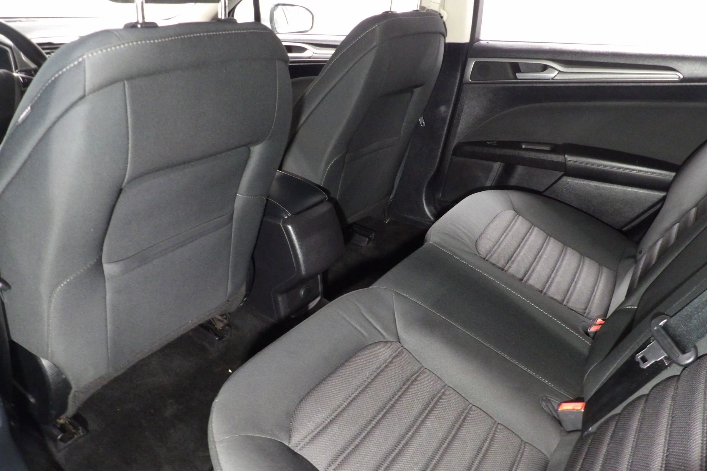 Used 2018 Ford Fusion SE image 11