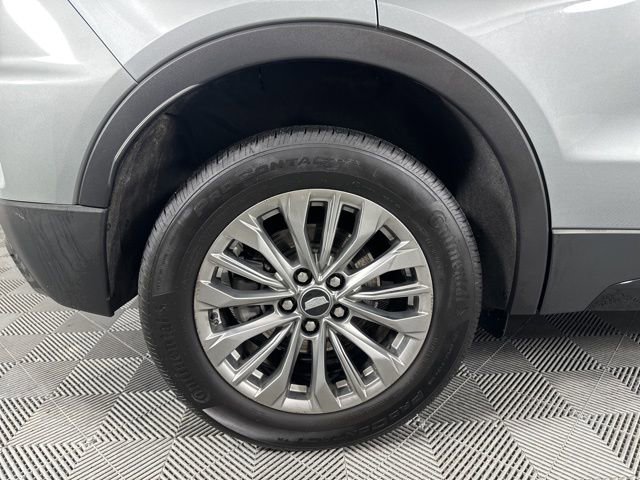 Used 2025 Cadillac XT4 Premium Luxury image 10