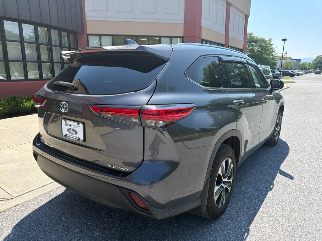 Used 2021 Toyota Highlander XLE AWD/4WD image 7