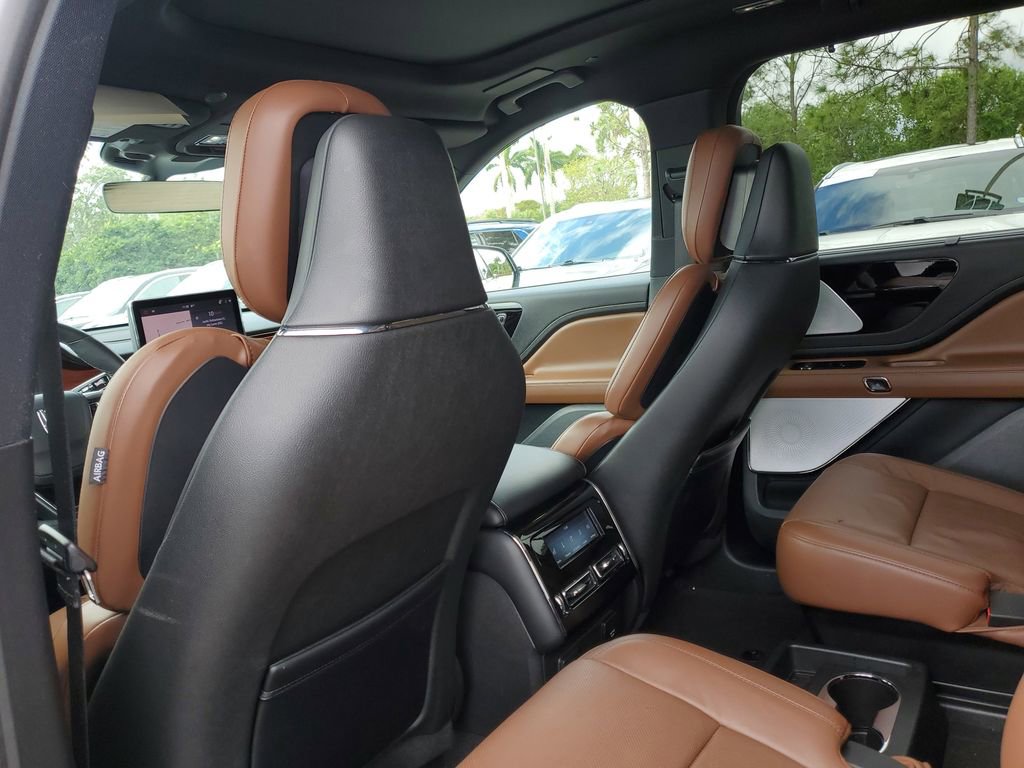 Used 2024 Lincoln Aviator Reserve w/ Equipment Group 201A image 10