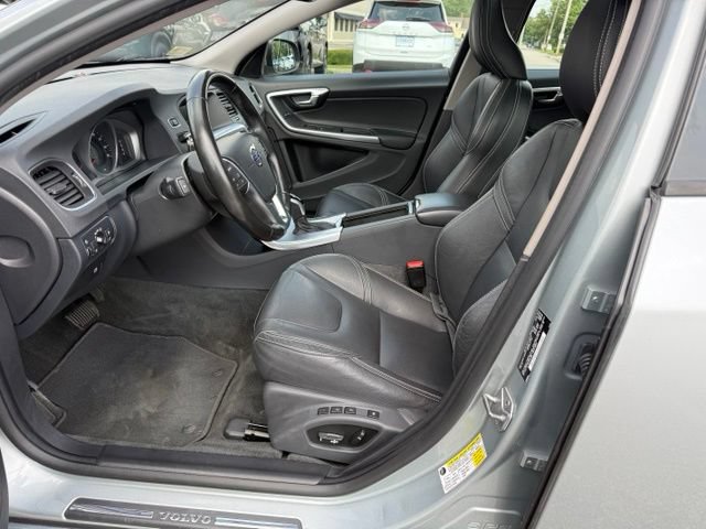 Used 2018 Volvo V60 T5 Dynamic FWD image 17