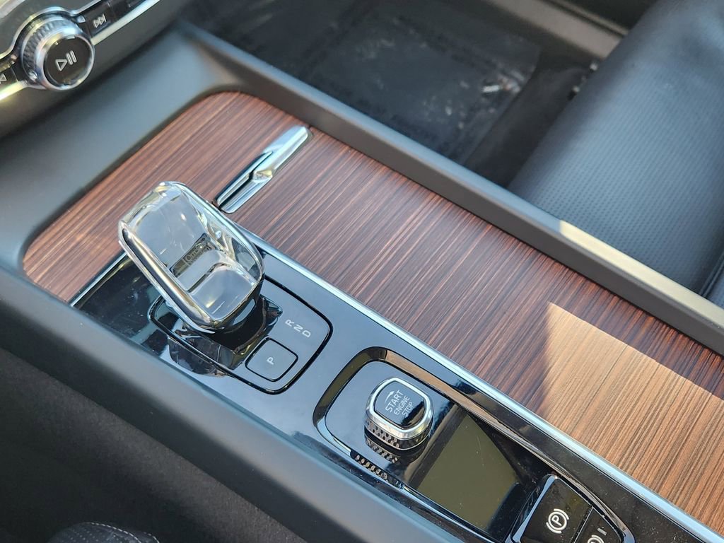 Used 2023 Volvo XC60 B6 Ultimate w/ Climate Package image 10