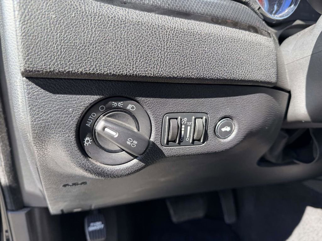 Used 2012 Chrysler 300 S image 22