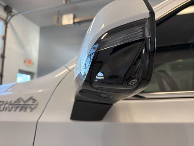 Used 2024 Chevrolet Suburban High Country w/ Advanced Technology Package image 17