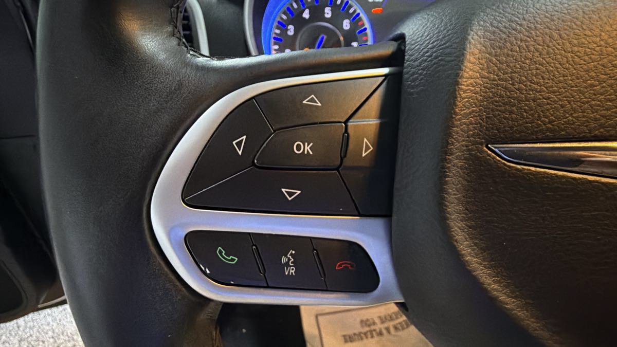 Used 2017 Chrysler 300 Limited RWD image 16