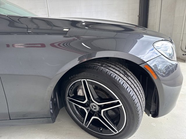 Used 2022 Mercedes-Benz E 350 4MATIC Sedan w/ AMG Line Exterior image 4