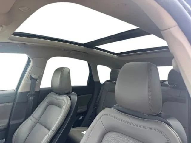 Used 2025 Lincoln Corsair AWD w/ Jet Appearance Package image 11