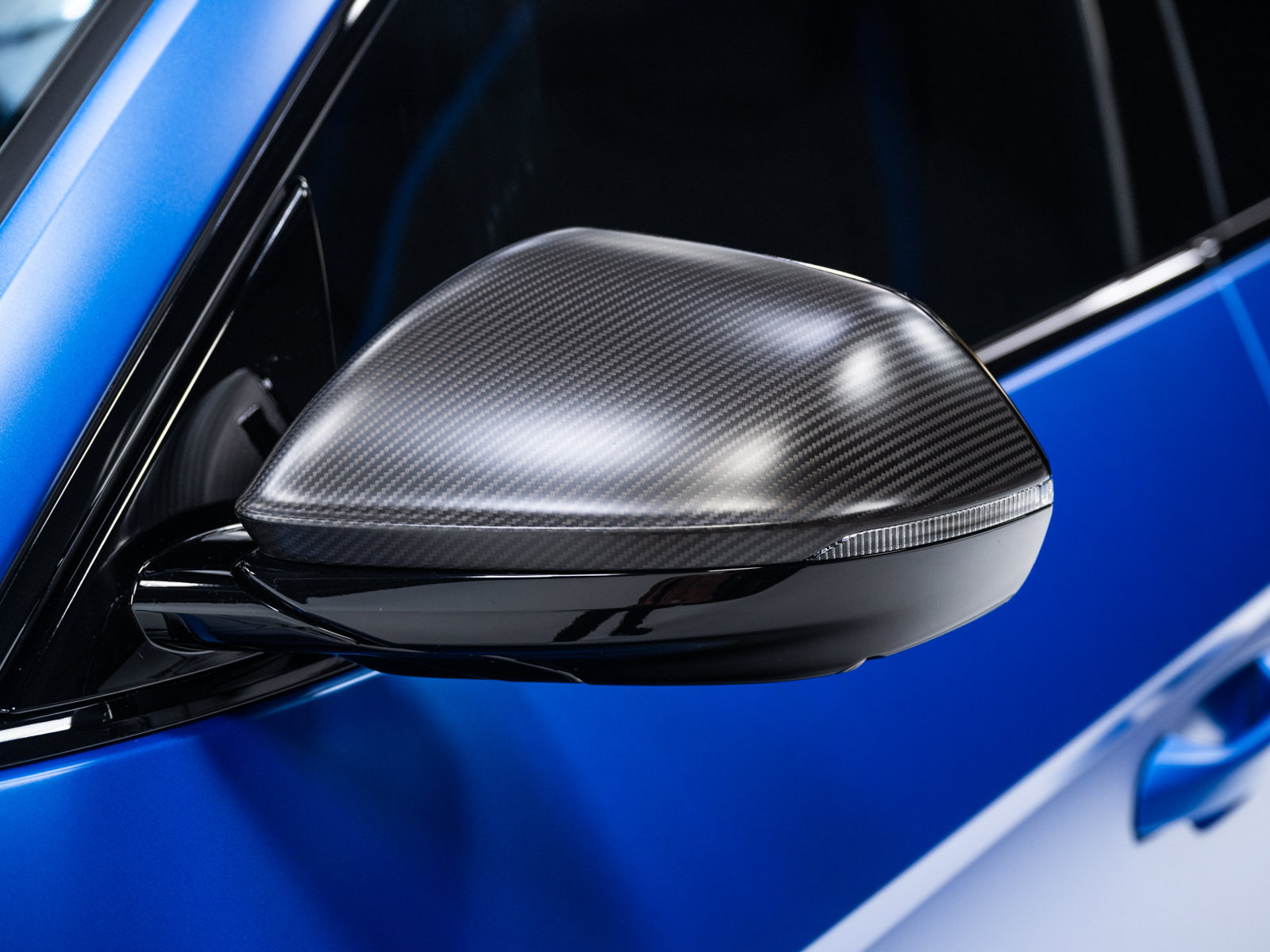 Used 2025 Lamborghini Urus SE AWD/4WD image 37