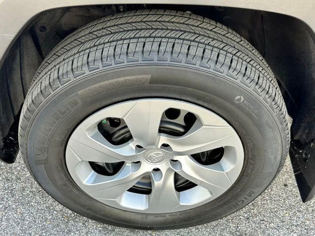 Used 2023 Toyota RAV4 LE FWD image 13