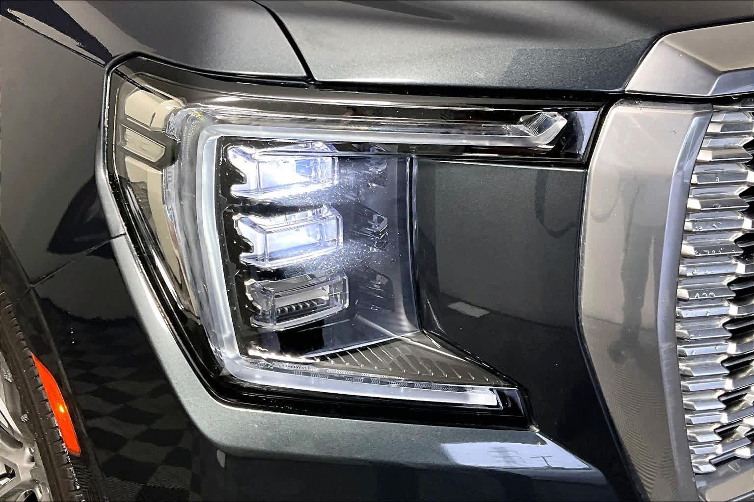 Used 2021 GMC Yukon Denali w/ Denali Premium Package AWD/4WD image 79