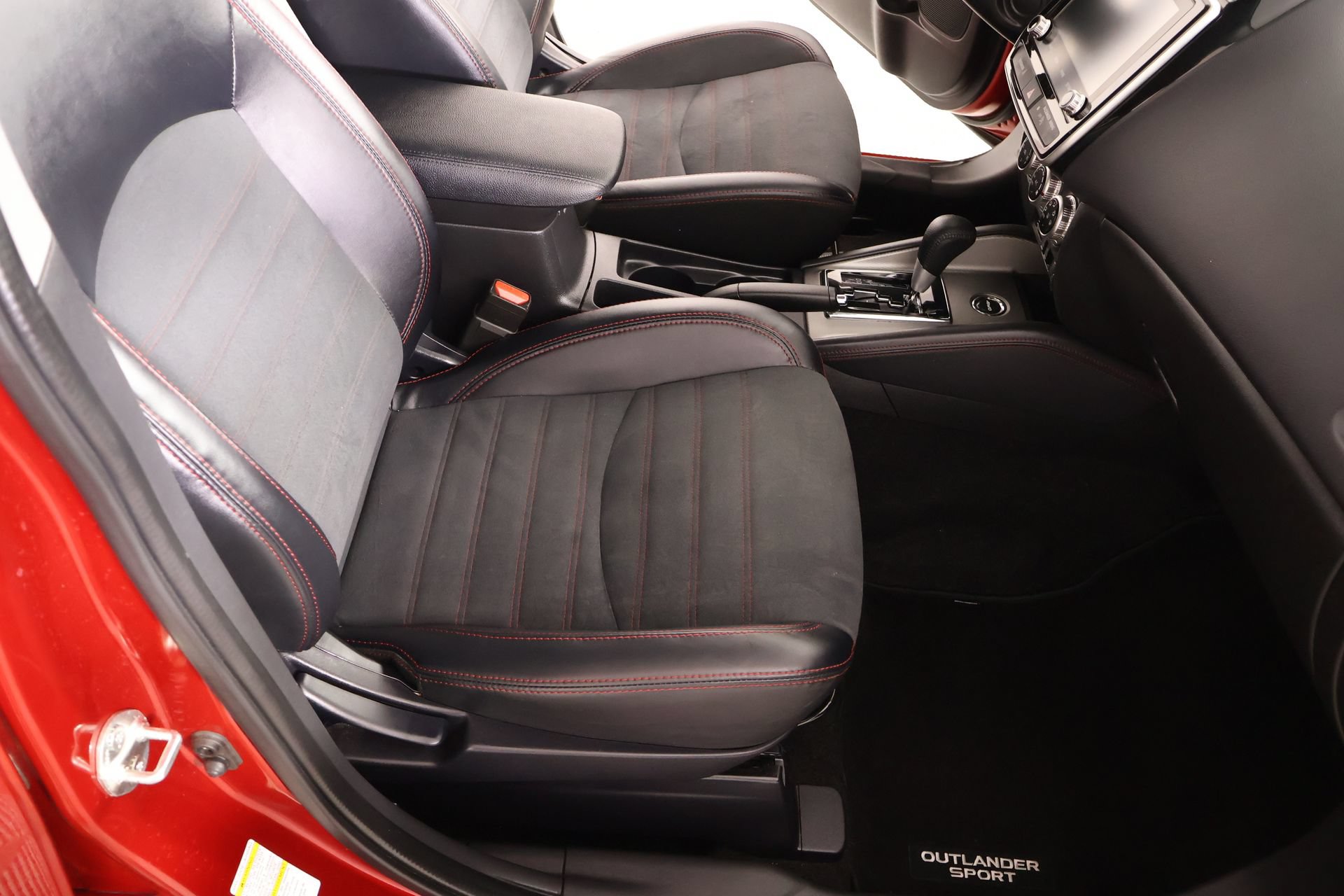 Used 2024 Mitsubishi Outlander Sport SE AWD/4WD image 13