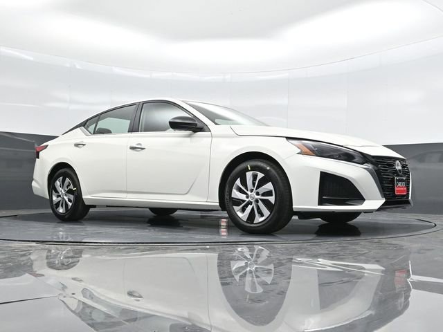 Used 2025 Nissan Altima 2.5 S FWD image 38