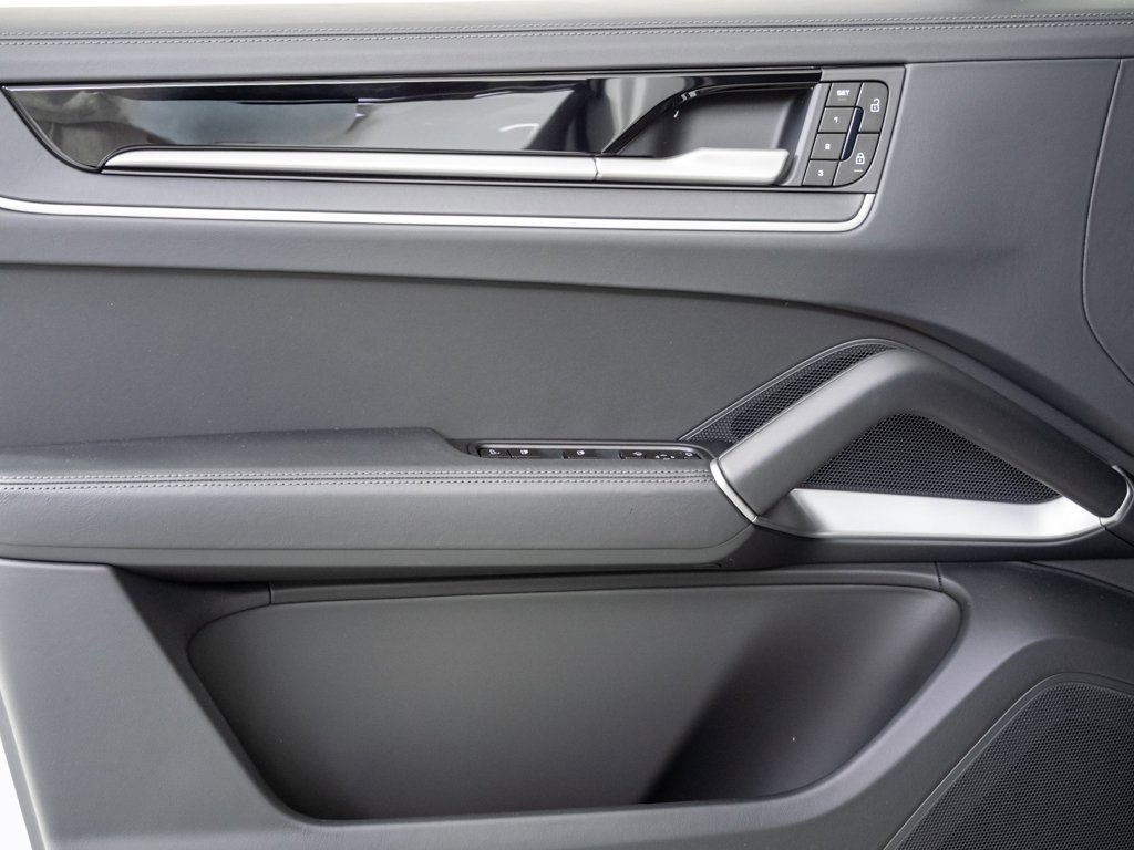 New 2026 Porsche Cayenne S image 6
