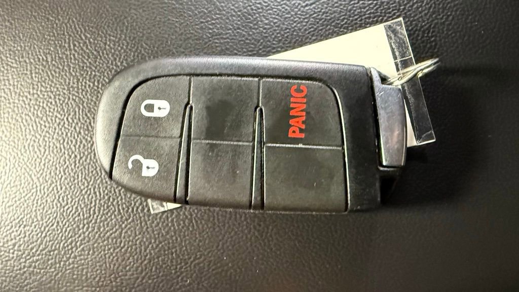 Used 2018 Jeep Grand Cherokee Laredo image 23