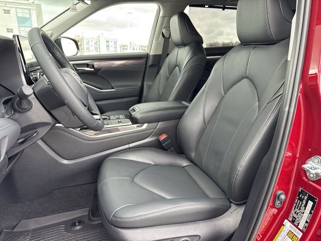 Used 2026 Toyota Highlander Limited AWD/4WD image 11