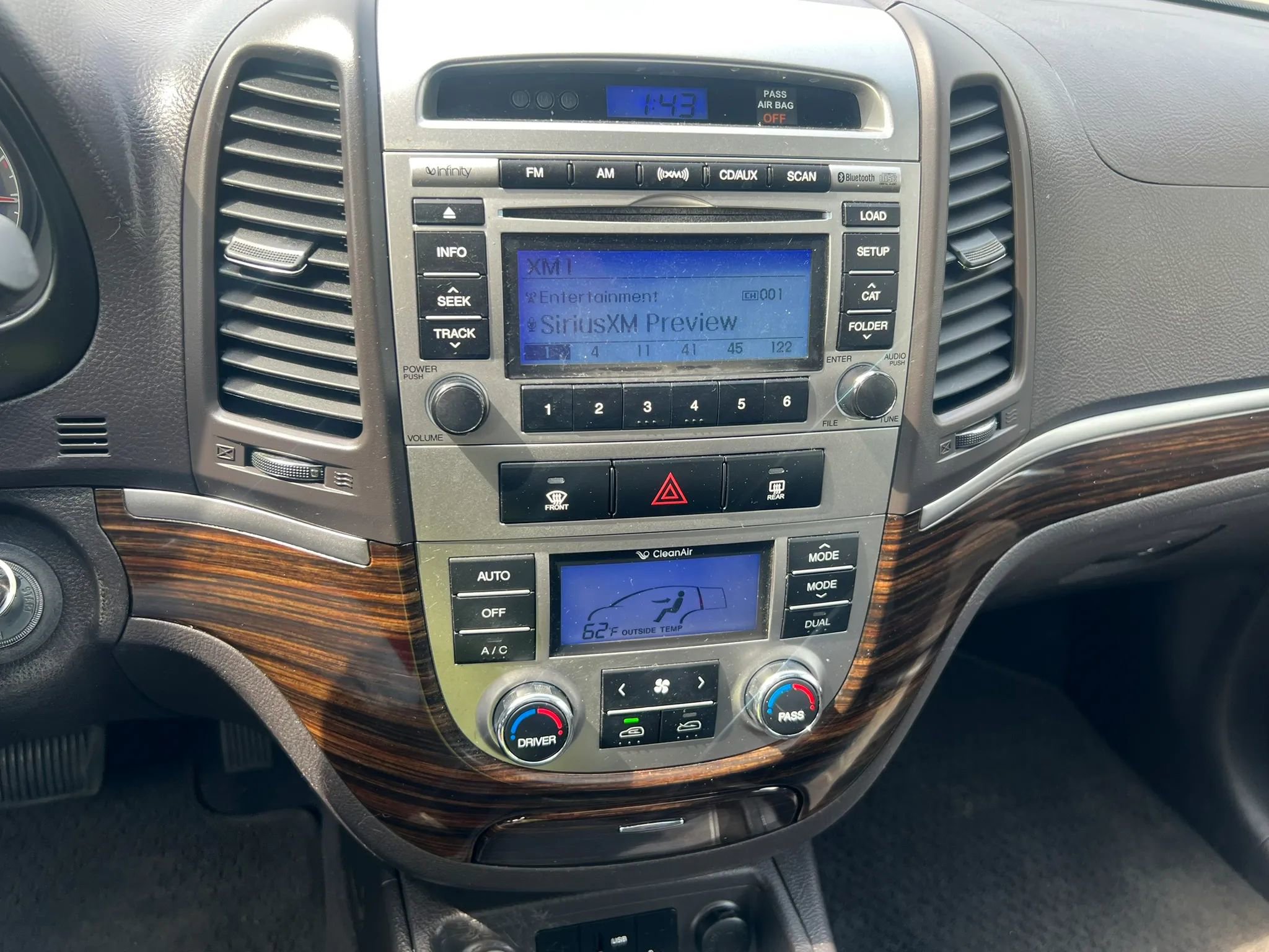 Used 2011 Hyundai Santa Fe Limited AWD/4WD image 22