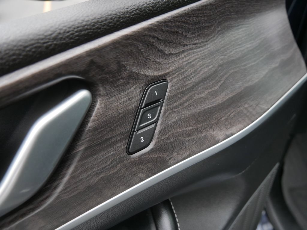 Used 2024 Jeep Grand Cherokee L Limited AWD/4WD image 18