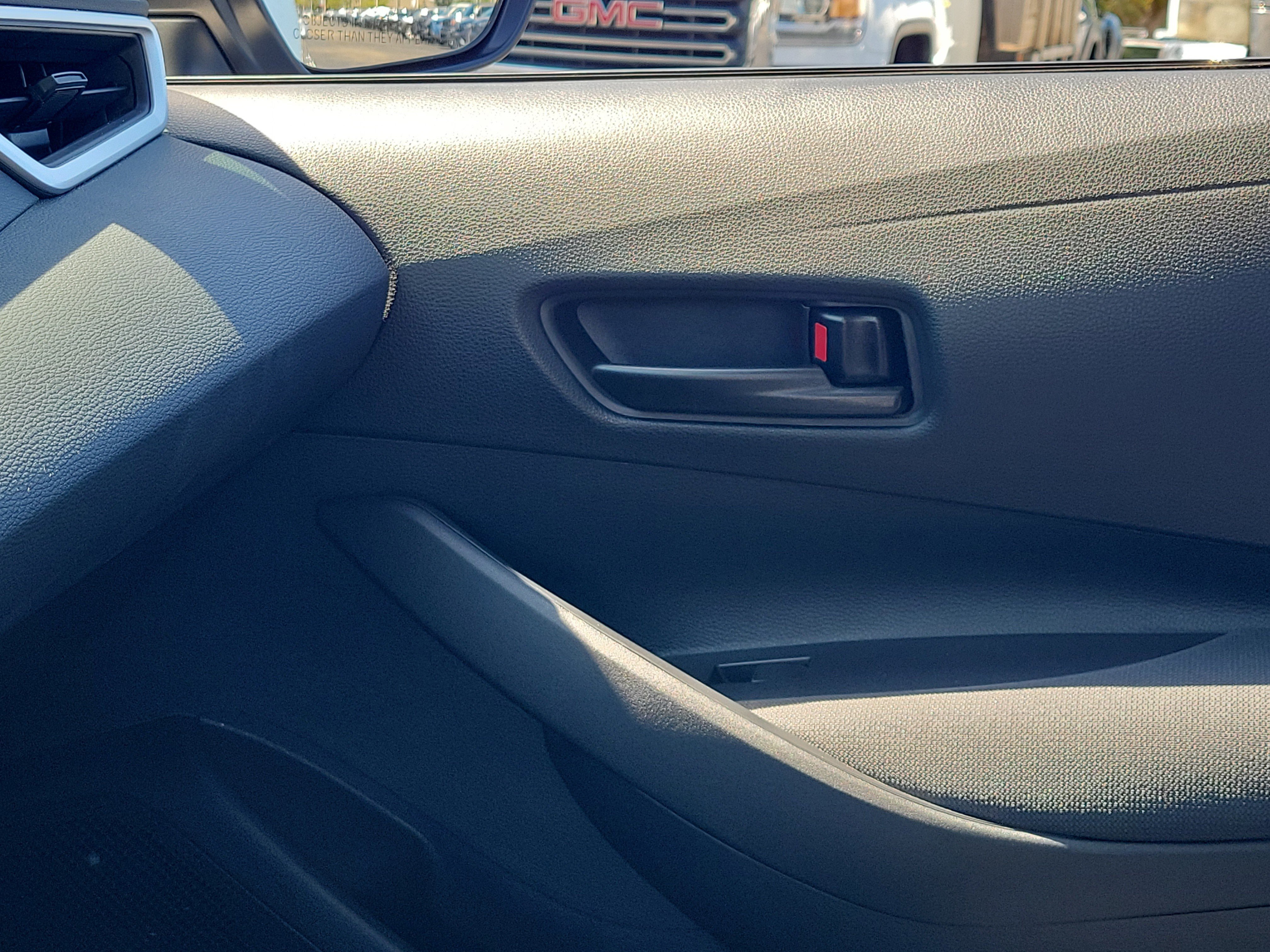 Used 2025 Toyota Corolla LE FWD image 29