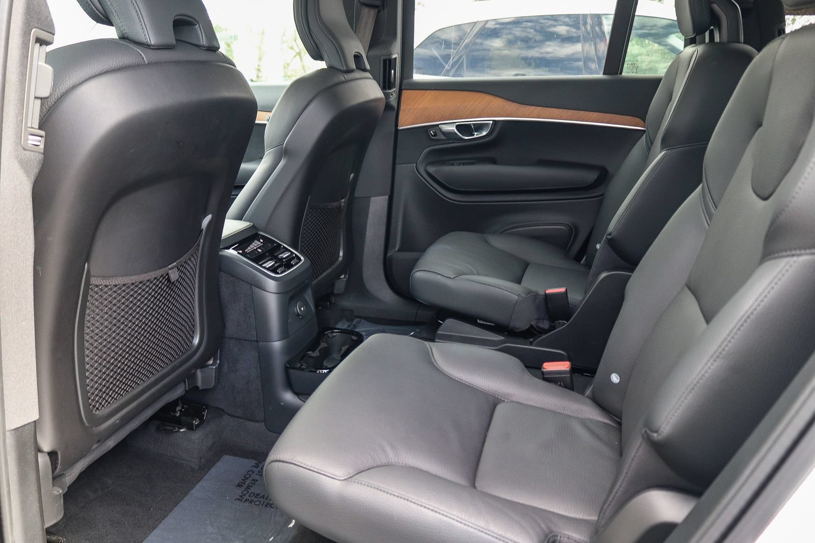 Used 2025 Volvo XC90 T8 Plus w/ Protection Package Premier AWD/4WD image 19