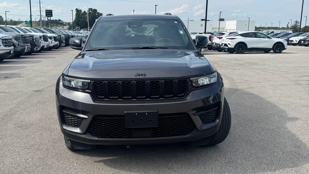 Used 2023 Jeep Grand Cherokee Altitude AWD/4WD image 8