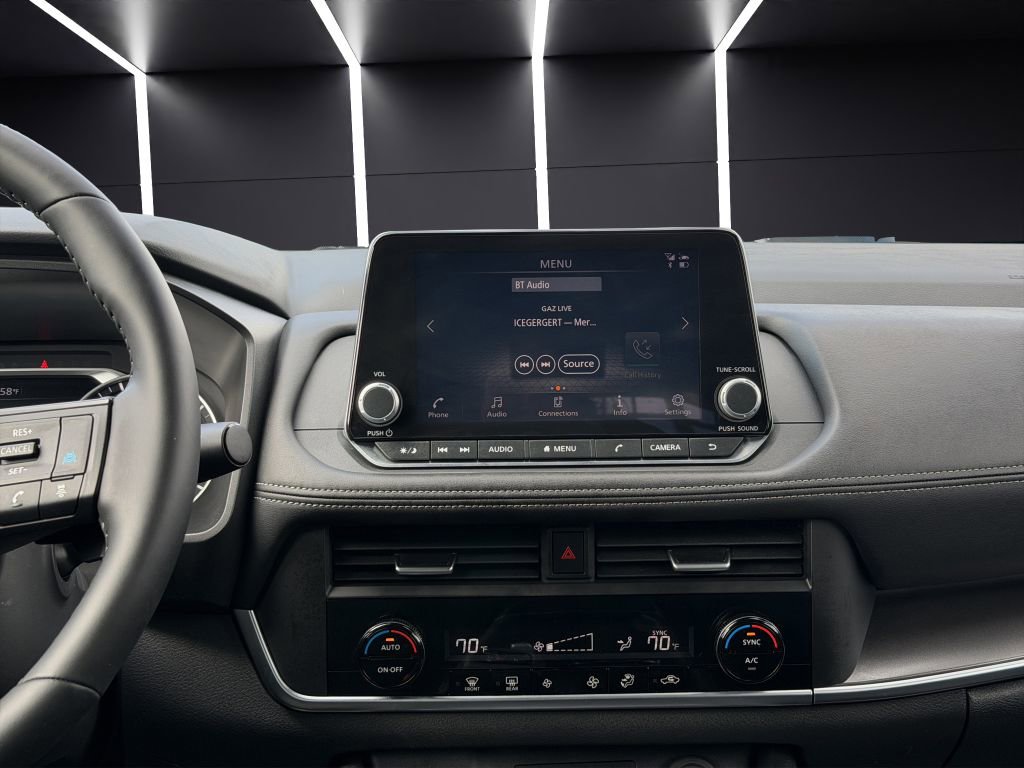 Used 2025 Nissan Rogue SV image 18