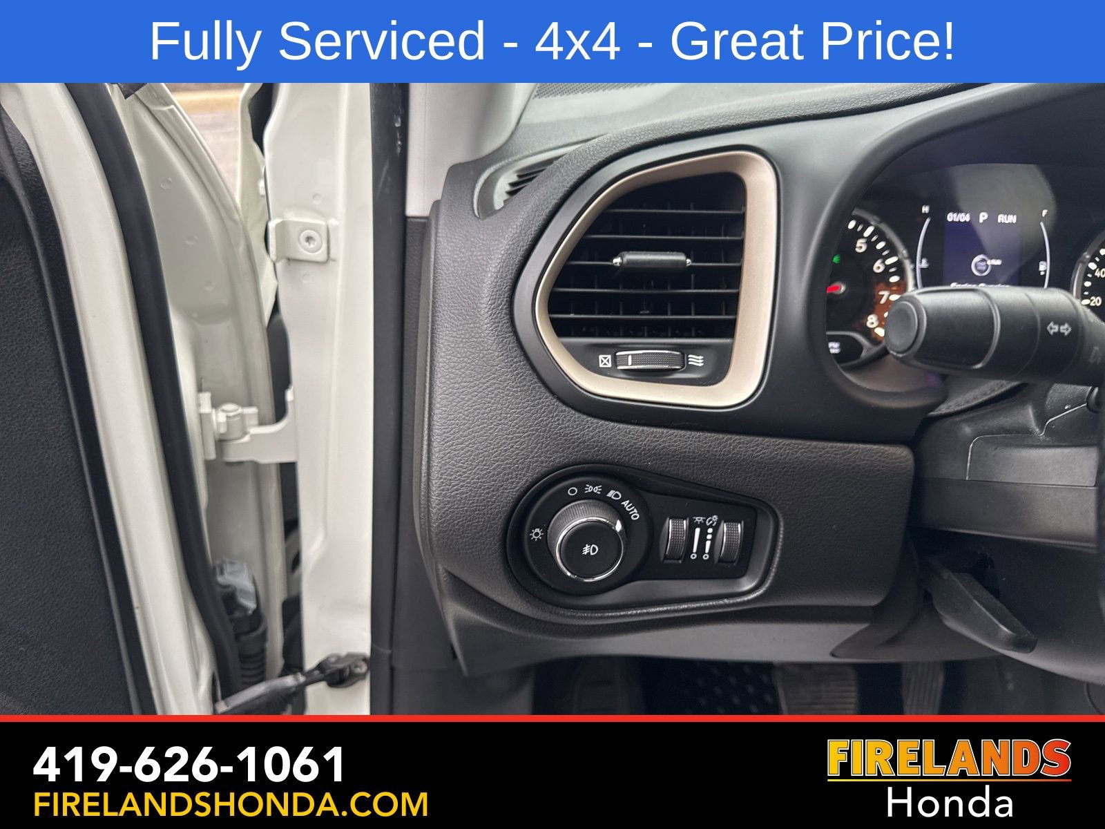 Used 2017 Jeep Renegade Latitude w/ Popular Equipment Group image 14