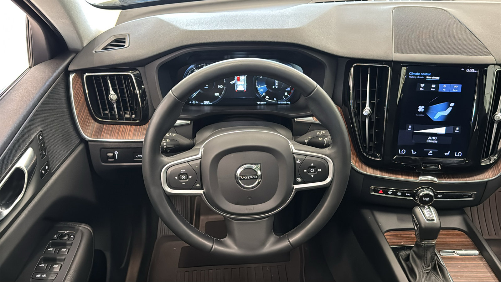 Used 2021 Volvo XC60 T5 Momentum w/ Protection Package Premier AWD/4WD image 12