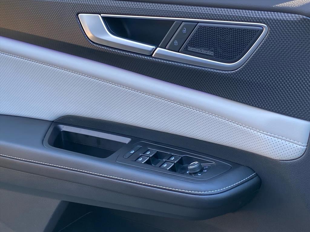 Certified 2025 Volkswagen Atlas Cross Sport SEL Premium R-Line image 18