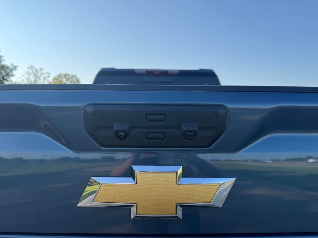 Used 2025 Chevrolet Silverado 2500 LTZ w/ LTZ Convenience Package AWD/4WD image 6