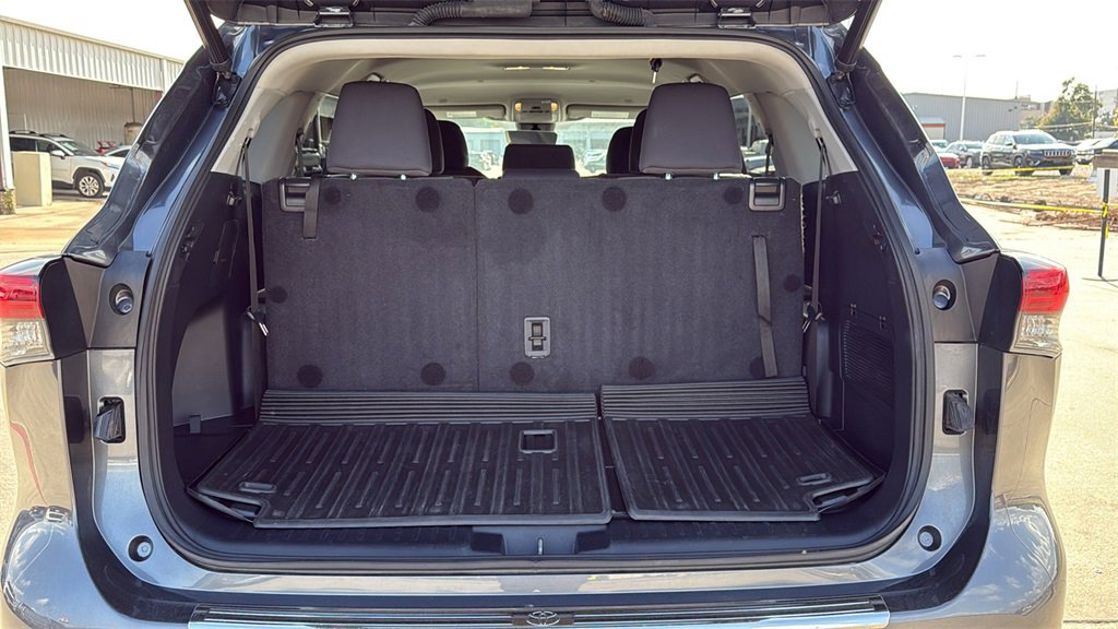 Used 2023 Toyota Highlander LE image 29