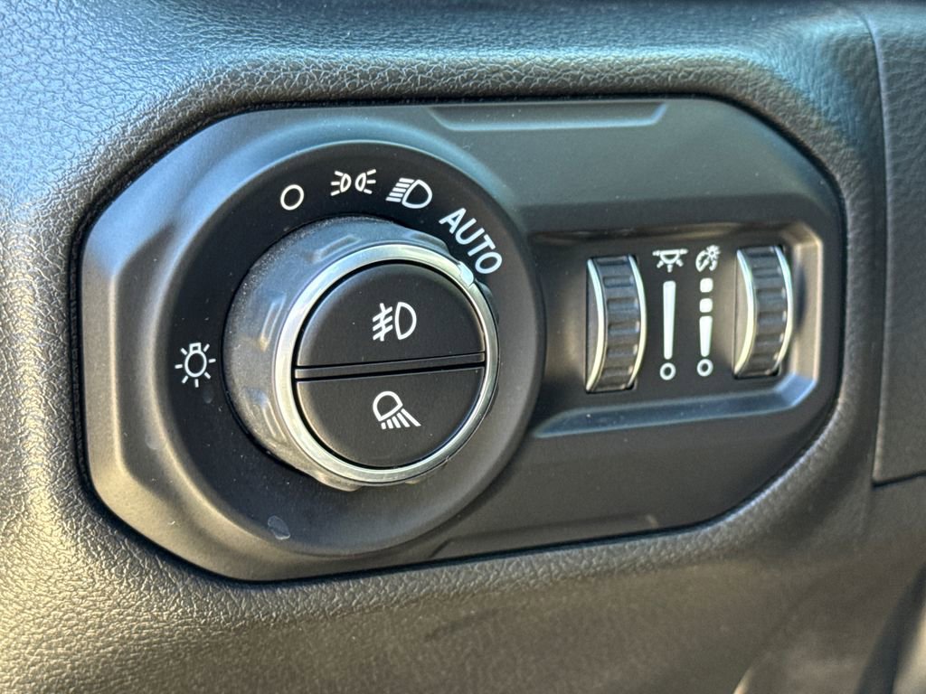 Used 2022 Jeep Gladiator Overland AWD/4WD image 23
