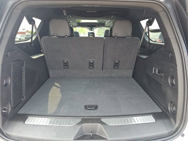 Used 2023 Chevrolet Suburban High Country w/ Premium Package 2 image 9