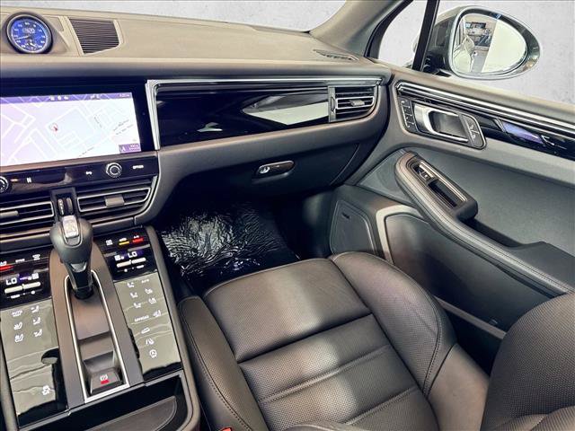 Certified 2026 Porsche Macan AWD/4WD image 22