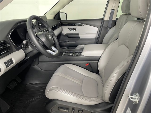Certified 2025 Honda Pilot Touring image 2