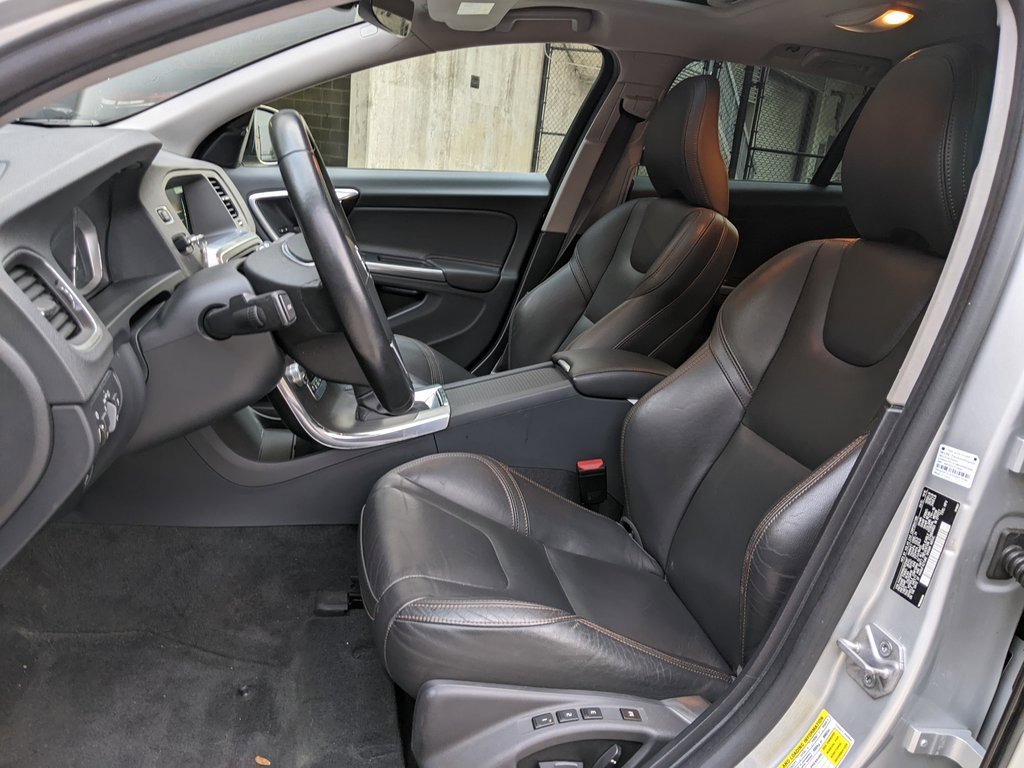Used 2016 Volvo V60 T5 Cross Country Platinum image 11