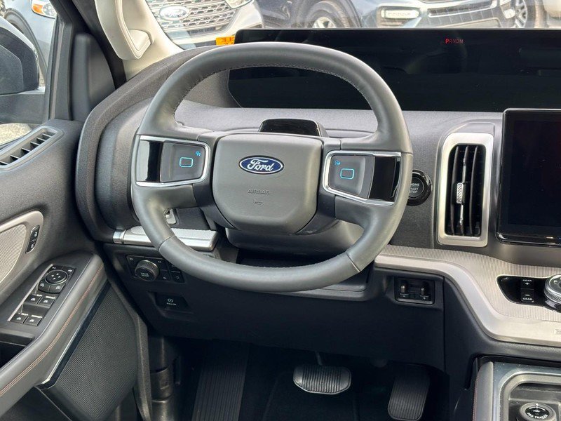 Used 2025 Ford Expedition Active image 15