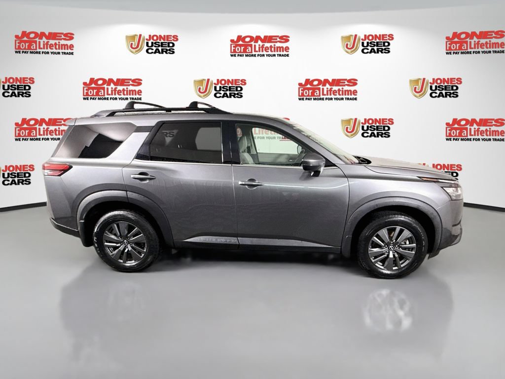 Certified 2022 Nissan Pathfinder SV w/ SV Premium Package AWD/4WD image 18